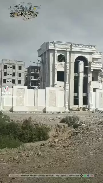 اليمن : قصر عملاق في قلب عدن يمتلكه أحد قيادات المجلس الرئاسي