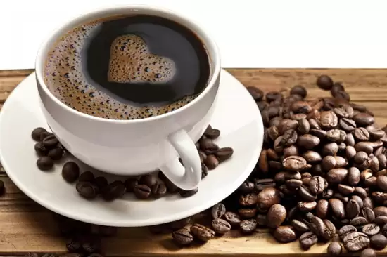 اخصائية طبية توضح فوائد وأضرار القهوة في ساعات الصباح