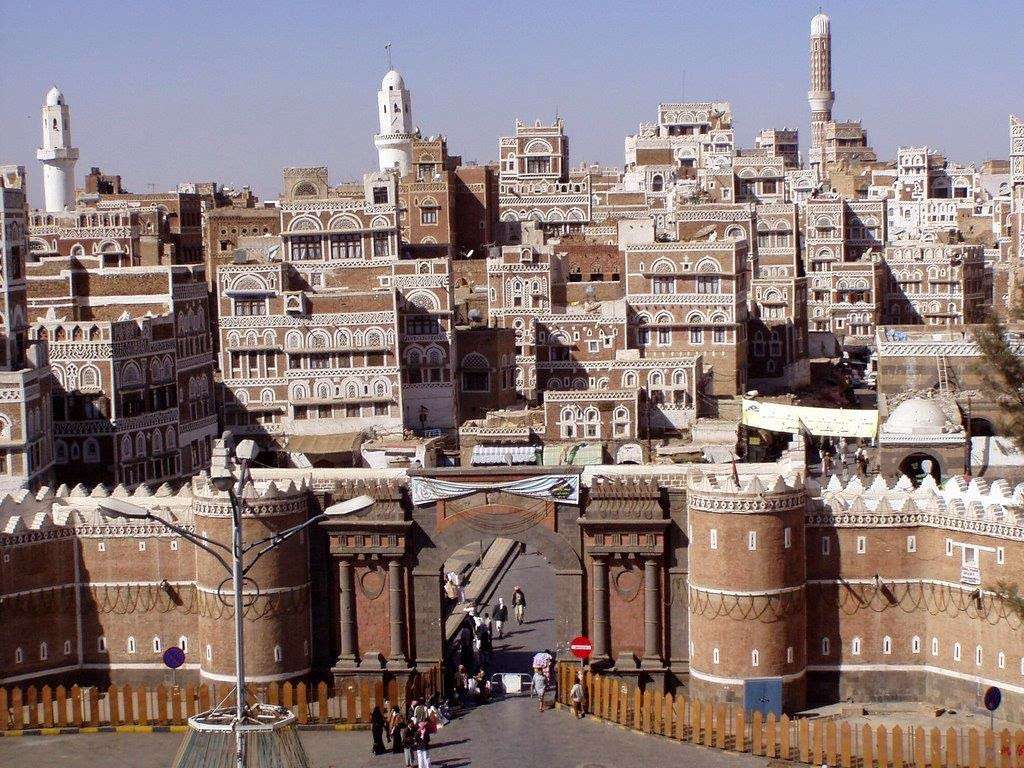 هذا ما يقوم به أهالي العاصمة اليمنية صنعاء الآن عقب إنتهاء الهدنة وفشل تجديدها !!