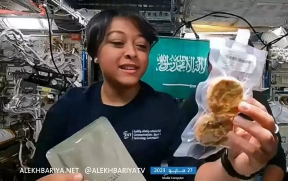 ماهوالأكل الذي يتناوله رواد الفضاء؟ .. رائدة فضاء سعودية تكشف انواعه!