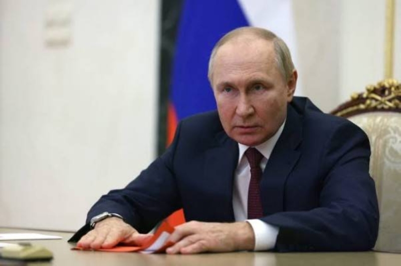 بعد تهديد بوتين باستخدام الأسلحة النووية.. دبلوماسي أمريكي سابق: روسيا الضعيفة التي تخسر هي أكثر خطورة