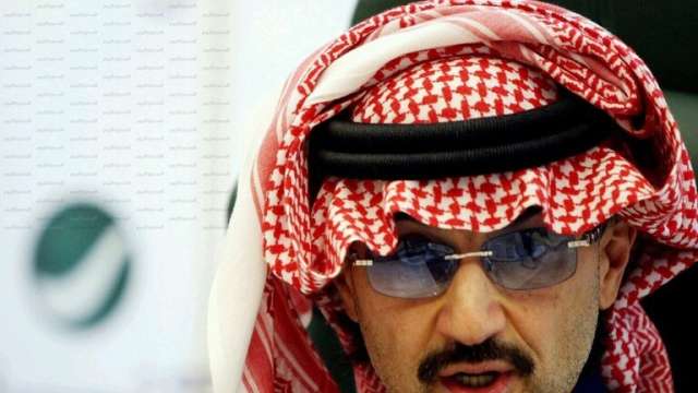 لن تصدق السبب ..الملياردير السعودي الأمير الوليد بن طلال يمنح عامل بسيط من جنسية عربية مبلغ مالي كبير