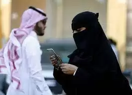 ماذا يحدث للرجل إذا تزوج امرأة تكبره بـ10 سنوات.. استشارية سعودية تفاجئ الجميع بالإجابة